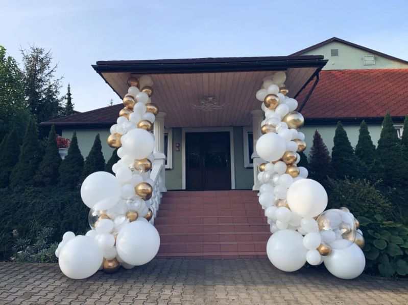 Dekoracja Balonowa przy wejściu do domu weselnego Bartek w Bielsku-Białej. 

#wesele #wedding #bielsko #balonybielsko #dekoracje #dekoracjeweselne #moderndeco #moderndecobb #moderndecopl